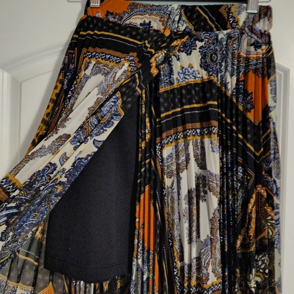 3 for 30 - H&M paisley floor length skirt - Picture 2 of 4